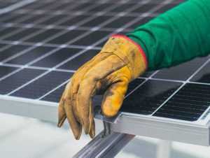 Ministerul Mediului. Peste 9.500 de români pot începe instalarea panourilor fotovoltaice 1 Sursă foto: Facebook Ministerul Mediului.