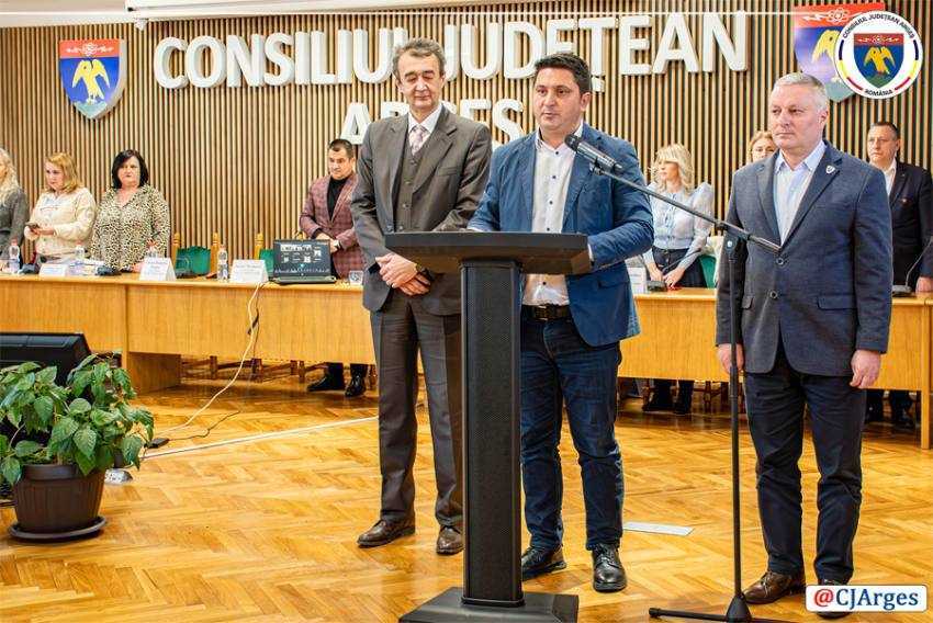 Prima ședință a CJ Argeș în sediul reabilitat. Abonamentele pentru transportul elevilor care învață în altă localitate, decontate 1 Sursă foto: CJ Argeș.