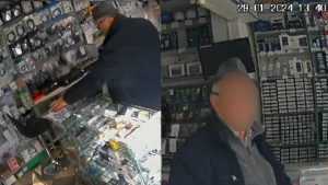 batran furt pitesti 1 - (VIDEO) Un bătrânel din Pitești a fost surprins furând dintr-un magazin de electronice!