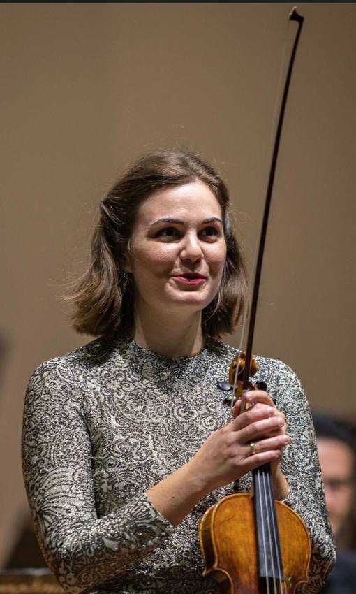 Simina Croitoru - Dirijorul Walter Hilgers și violonista Simina Croitoru revin la Filarmonica Pitești