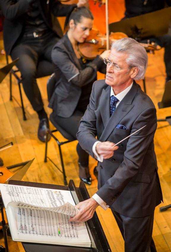 Walter Hilgers - Dirijorul Walter Hilgers și violonista Simina Croitoru revin la Filarmonica Pitești