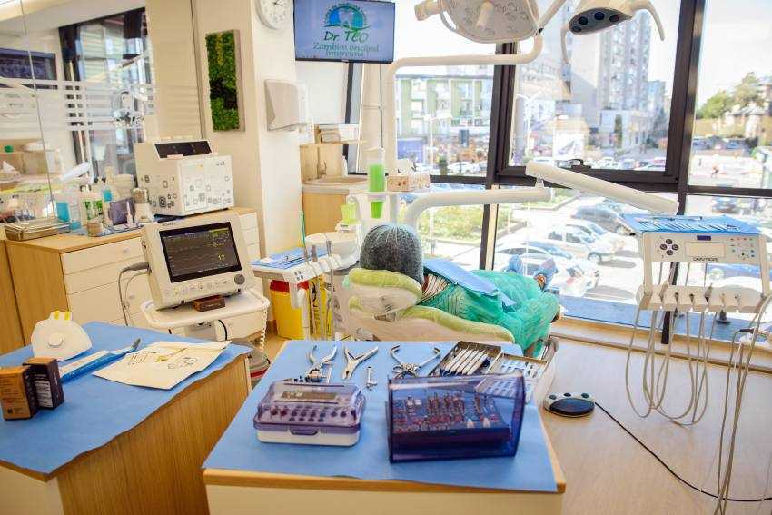 implanturi Dr Teo