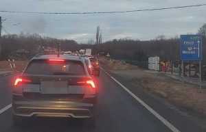 76139bde db4f 4a2f a26a 6c371f3882df - Trafic aglomerat pe DN 65 din cauza unui accident! Un autoturism a ajuns în șanț