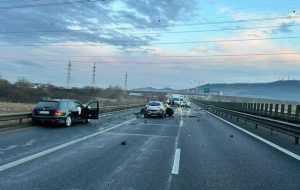 Accident grav pe A1! Şofer lovit de o maşină, în timp ce anunţa un incident în care era implicat 15 ad93c957 99ab 4bc9 acb2 3dbb3940be07 - Accident grav pe A1! Şofer lovit de o maşină, în timp ce anunţa un incident în care era implicat