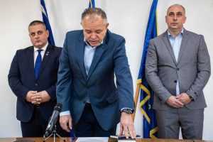 A depus jurământul. Marius Pîrvu a fost învestit în funcția de subprefect al Argeșului 1 Sursă foto: Facebook PSD Argeș.
