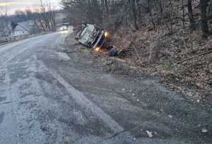 9e1de23b 362a 4866 af68 9efae32f8a6a - Mașină răsturnată la Smeura! O persoană a fost rănită