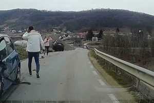 1970ea4f c46a 4c65 8dc2 05b2774fb1bc - Accident cu două autoturisme la Budeasa