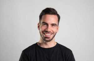 Cristian Stan e1707767201906 - Cristian Stan, scriitor „A trebuit să învăț să-mi asum până la capăt ce vreau să fac cu viața mea”