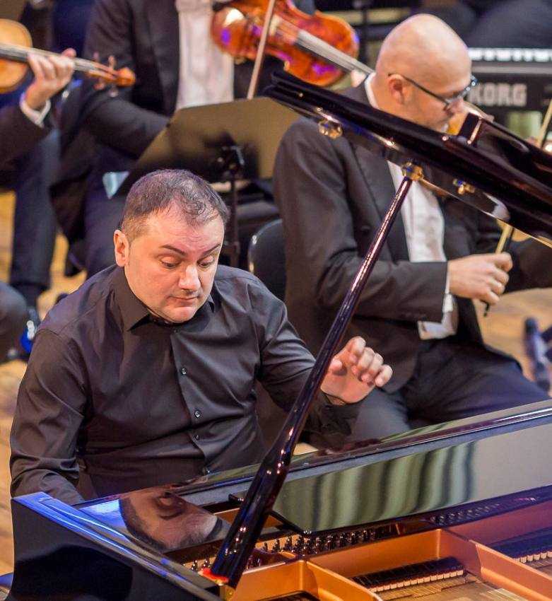 Concert în premieră la Filarmonica Pitești 3 Razvan Dragnea - Concert în premieră la Filarmonica Pitești