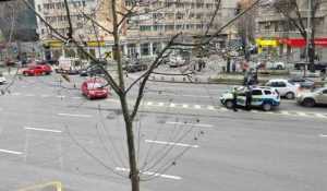 Un polițist de la rutieră a fost acroşat de o maşină, în timp ce fluidiza traficul! 3 agent politie brigada rutiera acrosat masina bucuresti 886348 - Un polițist de la rutieră a fost acroşat de o maşină, în timp ce fluidiza traficul!