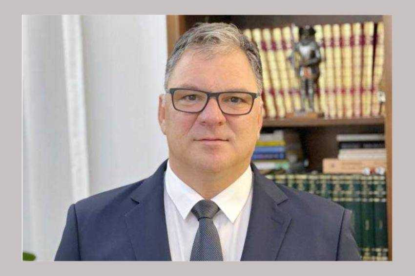 Adrian-Moisescu Adrian-Moisescu