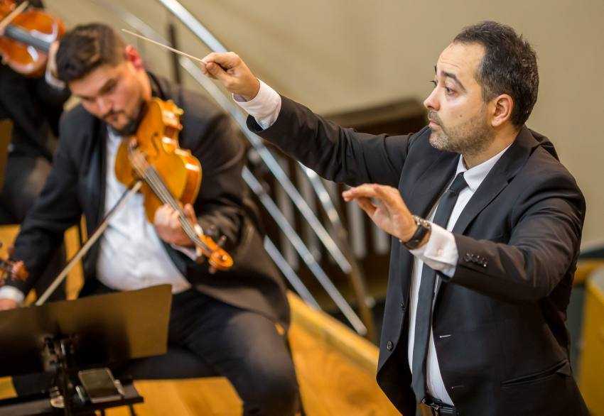 JOI. Program argentinian și spaniol, la Filarmonica Pitești 1 Alexandru Ilie - JOI. Program argentinian și spaniol, la Filarmonica Pitești