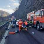 Bucată de stâncă căzută peste o mașină pe DN 7. Un bărbat și-a pierdut viața 10 accident-valea-oltului-2-aacn