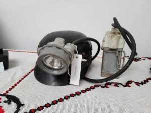 Primarul Tudorel Miriță păstrează vie tradiția mineritului. Muzeu unic la Schitu Golești 6 casca miner - Primarul Tudorel Miriță păstrează vie tradiția mineritului. Muzeu unic la Schitu Golești