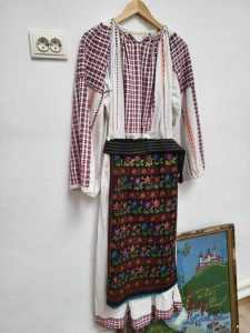 Primarul Tudorel Miriță păstrează vie tradiția mineritului. Muzeu unic la Schitu Golești 3 costum popular - Primarul Tudorel Miriță păstrează vie tradiția mineritului. Muzeu unic la Schitu Golești