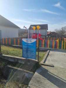 Investiții pentru cei mici la Poienarii de Argeș. Copiii au la dispoziție două locuri de joacă moderne 4 loc de joaca - Investiții pentru cei mici la Poienarii de Argeș. Copiii au la dispoziție două locuri de joacă moderne