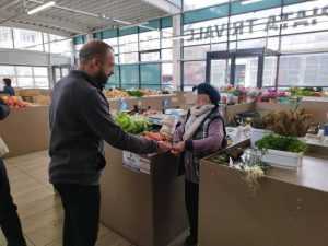 941e92d7 638e 44a9 9ff2 c5612d57aa26 - Pitești. Surpriză în trafic pentru șoferițe. Ce au primit doamnele trase pe dreapta de politiști