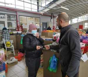 9921bb5b 304a 47e8 b17a cbbba3b81143 - Pitești. Surpriză în trafic pentru șoferițe. Ce au primit doamnele trase pe dreapta de politiști