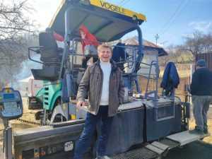 asfalt bogati - Încă patru străzi au fost asfaltate la Bogați. Ion Gîrleanu: „Este cel mai așteptat proiect de către cetățeni”