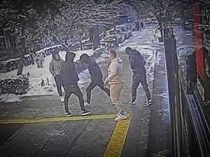 d267479d cec9 441c 8cb9 25e8305888dc - (VIDEO) A fost găsit bărbatul care a trântit din autobuz o tânără în Piteşti