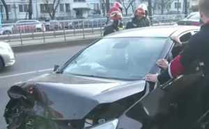 Patru dintr-o lovitură. Dezastrul provocat de un șofer cu permisul suspendat 1 YjIwMGRmOTg2M2EyZGNjNzNlNWM1NmJmYmRiMA.thumb - Patru dintr-o lovitură. Dezastrul provocat de un șofer cu permisul suspendat