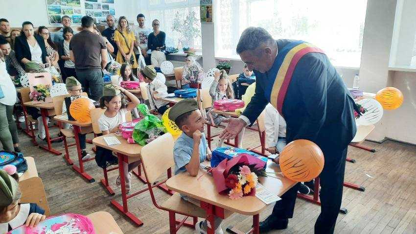 baicea scoala Costesti2 baicea scoala Costesti2