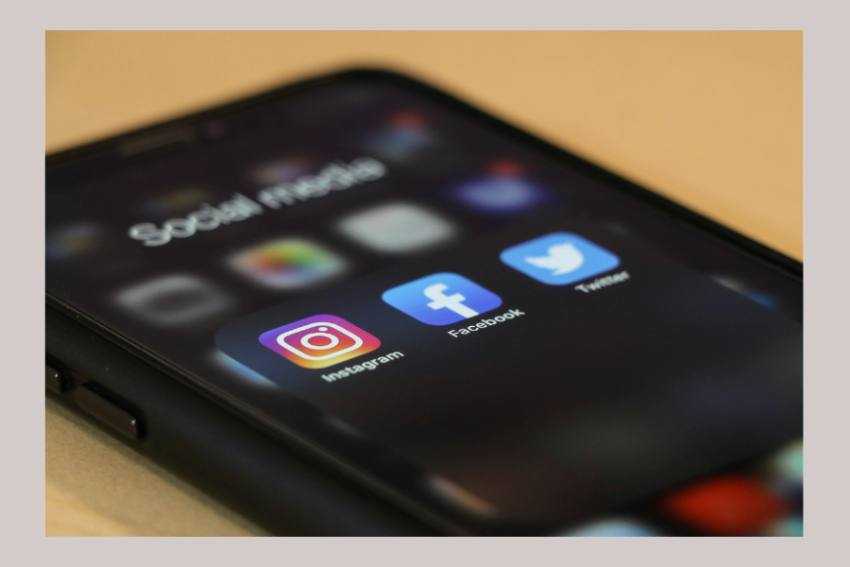 Facebook și Instagram telefon Facebook și Instagram telefon
