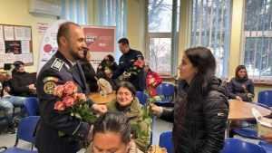 Reprezentanții M.A.I au luat cu asalt Centrul de Transfuzie Sanguină Pitești! Au împărțit flori și bomboane 3 69b1f2ac a2da 462a b751 939a4a7defb9 - Reprezentanții M.A.I au luat cu asalt Centrul de Transfuzie Sanguină Pitești! Au împărțit flori și bomboane