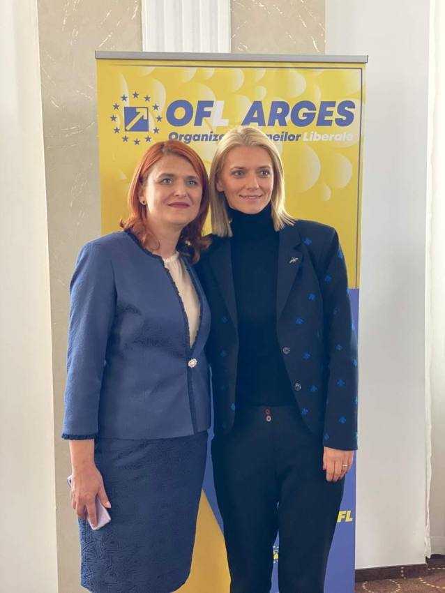 Cristina Ghineț, președinte OFL Argeș: Cea mai mare provocare a fost să conving femeile să se implice! 1 Cristina Ghineț si alina gorghiu
