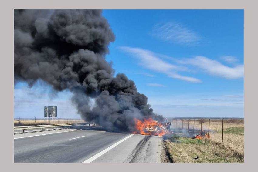 masina arde pe A1 masina arde pe A1