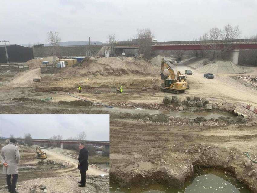 lucraroi pod depozitelor Sursă foto: Facebook Cristian Gentea.