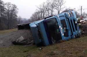 (VIDEO) Autocamion răsturnat în Stoenești! 1 accident 1 - (VIDEO) Autocamion răsturnat în Stoenești!
