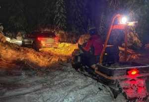 1ce7cc86 2f18 44f5 bb05 a3b8d764c5a8 - Familie cu un bebeluș de cinci luni-rămasă blocată cu mașina în zăpadă. Au mers pe un traseu închis