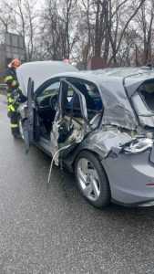 884658db e8f3 4a0c ad6d 47de8cd9e68d - Accident pe Dealul Negru! Trei mașini au fost avariate de un camion