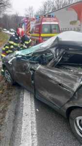 8b8dad3e fa1b 4d55 910a 395dfce542a3 - Accident pe Dealul Negru! Trei mașini au fost avariate de un camion