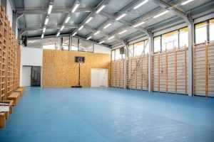 Conducerea CJ și parlamentarii îl felicită pe primarul din Priboieni! 1 sala de sport la Priboieni - Conducerea CJ și parlamentarii îl felicită pe primarul din Priboieni!