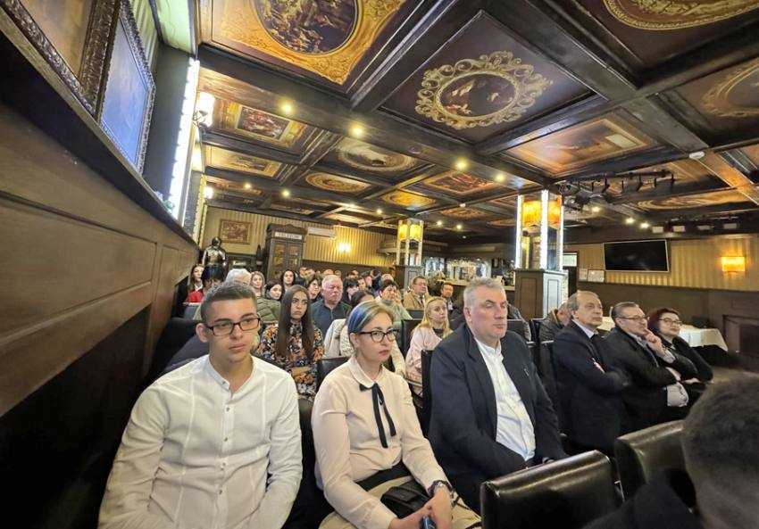 Radu Perianu intalnire cu locuitorii din Stefanesti Sursă foto: PNL Argeș.