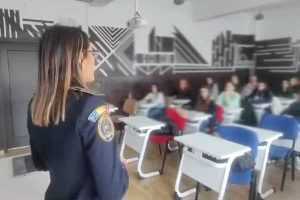 (VIDEO) Elevii de la Liceul Teoretic ,,Ion Barbu" din Pitești-vizitați de polițiștii argeșeni 1 2a0a2264 c9b2 42b6 9cad 1c1069d7046b - (VIDEO) Elevii de la Liceul Teoretic ,,Ion Barbu" din Pitești-vizitați de polițiștii argeșeni