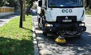 automaturatoare - Automăturătoare nouă pentru curățarea și spălarea străzilor din Curtea de Argeş