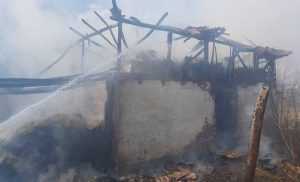 Incendiu în Stâlpeni! O anexă gospodărească a luat foc 15 d8c86535 b8e6 4e1e a567 b3dfd48e5f0a - Incendiu în Stâlpeni! O anexă gospodărească a luat foc