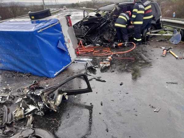 accident-caras-24-mar