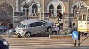 Accident cu trei maşini şi un pieton care se afla în stația de tramvai! 3 Captura de ecran 2024 03 25 195739 - Accident cu trei maşini şi un pieton care se afla în stația de tramvai!