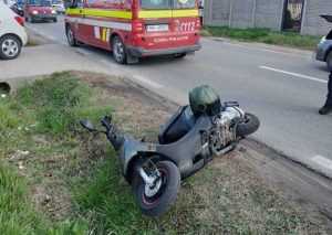 Impact violent între un autoturism și un scuter la Costești 1 d5982f12 836f 4d88 b7c4 5b9677fa8786 - Impact violent între un autoturism și un scuter la Costești
