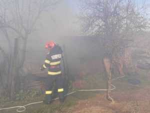 b62473e7 4efb 47bb 9e6e 8bfa18030675 - Poiana Lacului: A dat foc la gunoiul de grajd și a ajuns cu arsuri la spital