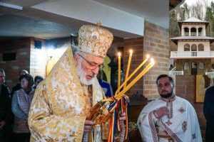 La Schitul Sfântul Pantelimon. Calinic Argeșeanul a oficiat Sfânta Liturghie în noul paraclis de la cota 1000 14 Sursăfoto: Facebook Arhiepiscopia Argeșului și Muscelului.