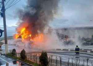autocar - Un autobuz plin cu elevi a fost cuprins de flăcări pe DN 57