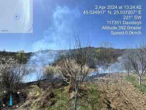 pompieri incendiu - Trei hectare de teren ard necontrolat în Argeș! Intervin pompierii!