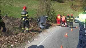 Autoturism răsturnat într-un șanț în Câmpulung! 1 accident - Autoturism răsturnat într-un șanț în Câmpulung!