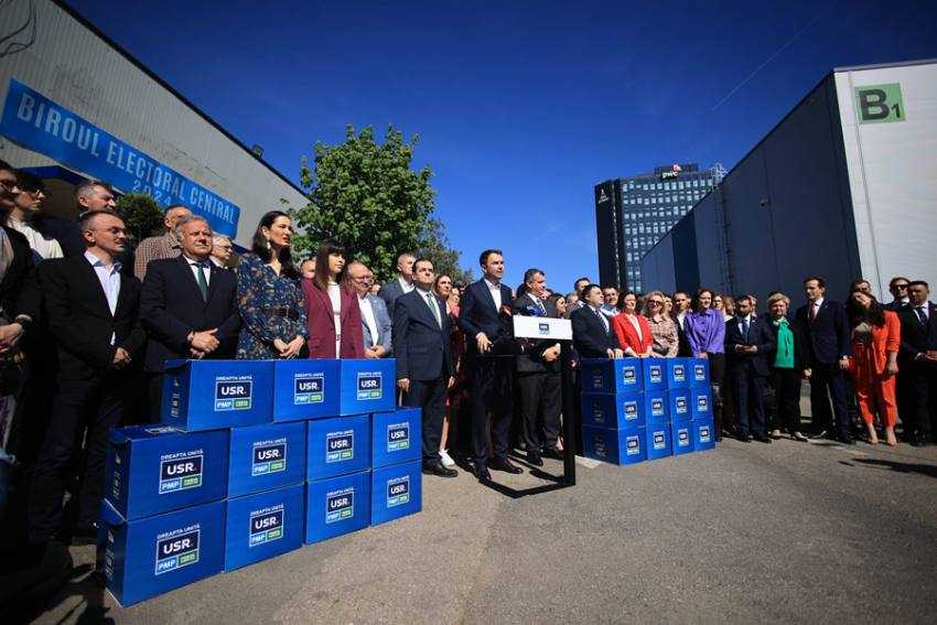 depune candidati europarlamentare alianta dreapta unita1 Sursă foto: Facebook PMP