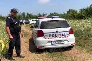 politia pe camp - Nou-născut găsit mort pe un câmp! Mama, o adolescentă de 16 ani, a fost dusă la spital